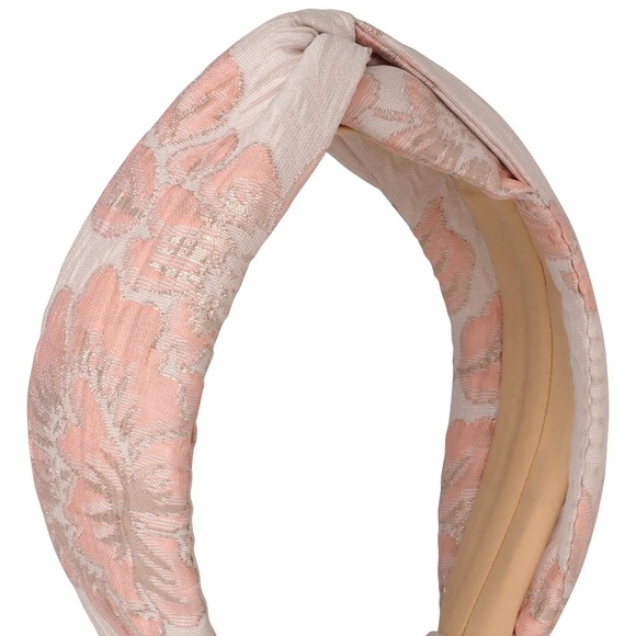 AUTUMN ADEIGBO
Brocade Headband
AUTUMN ADEIGBO - Picture 11 of 12